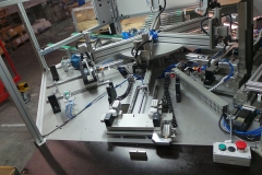 Stroj za sestavo ročajev - Avtomatizacija - Robotehnika d.o.o. - Konstruiranje strojev in naprav