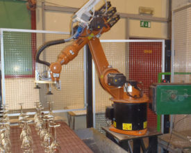 Robotska celica za prelaganje - Avtomatizacija - Robotehnika d.o.o. - Konstruiranje strojev in naprav